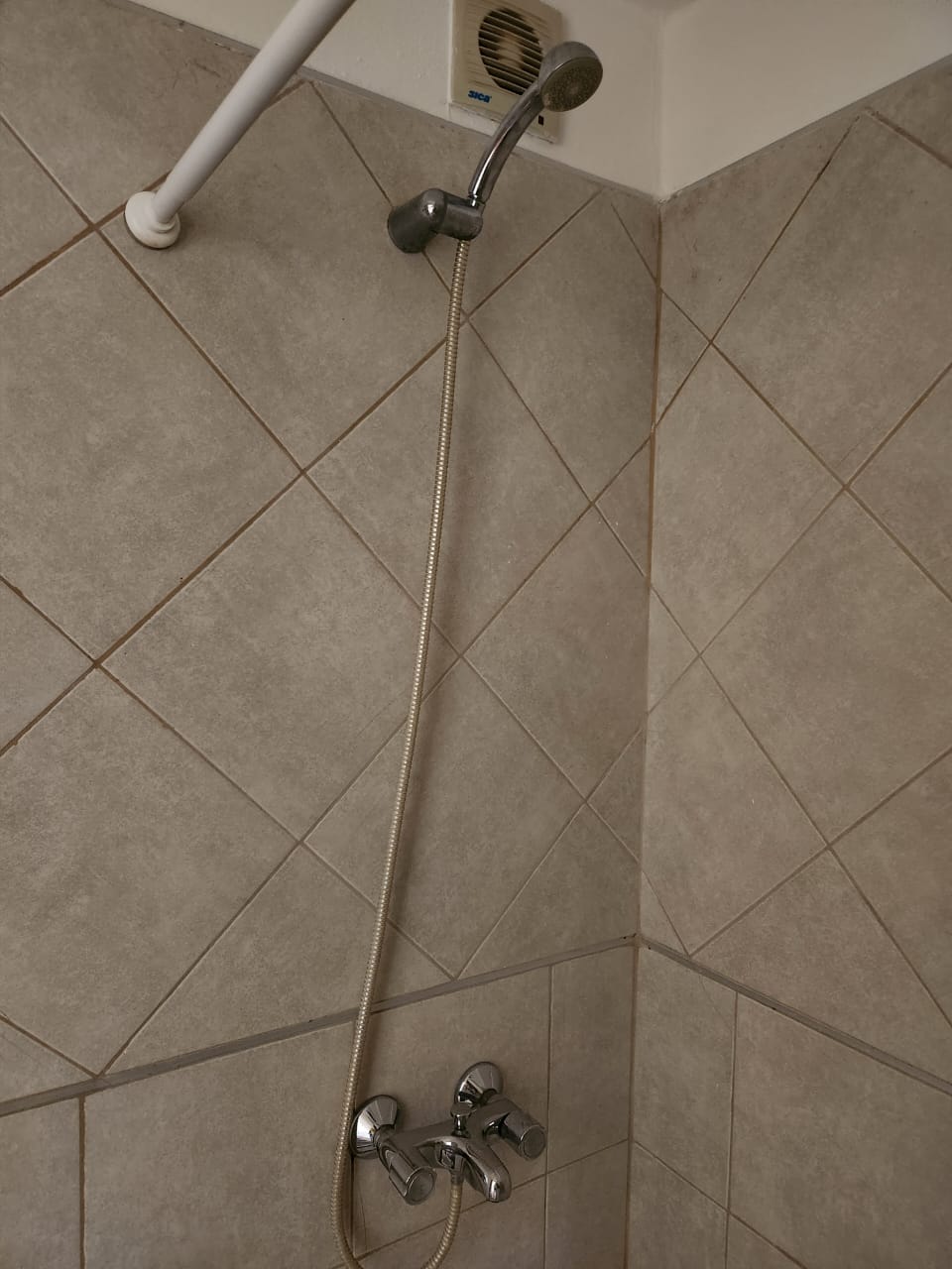 EXTERNO amplio 2 baños Piso Alto a metros Buen Pastor