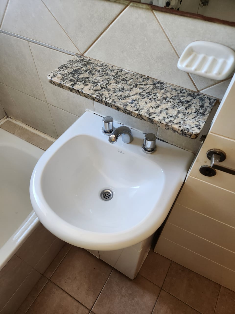 EXTERNO amplio 2 baños Piso Alto a metros Buen Pastor