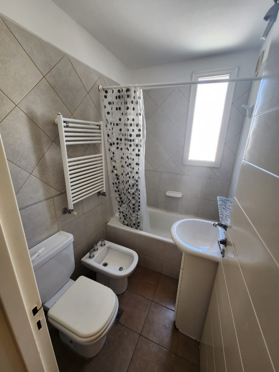 EXTERNO amplio 2 baños Piso Alto a metros Buen Pastor