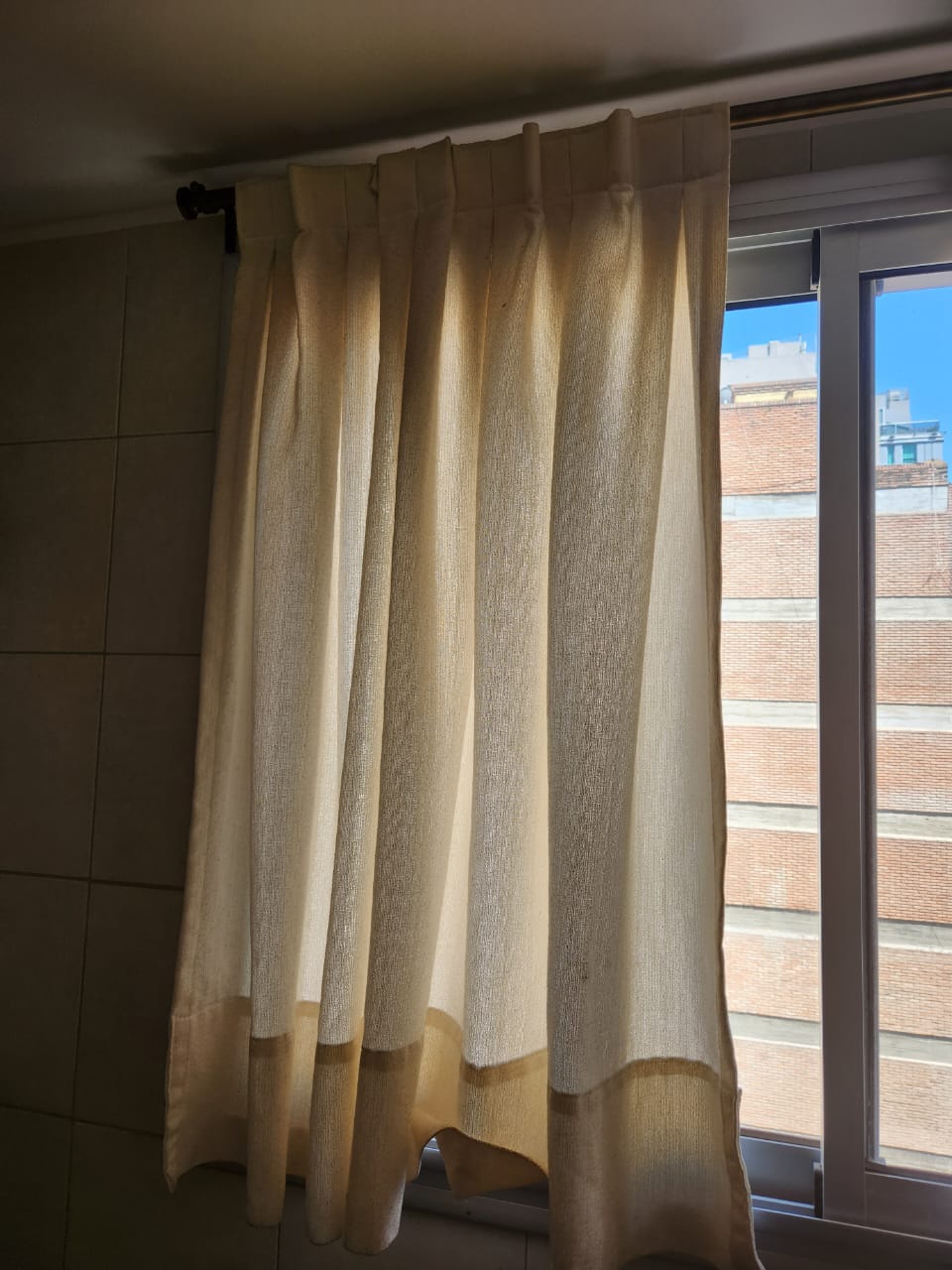 EXTERNO amplio 2 baños Piso Alto a metros Buen Pastor