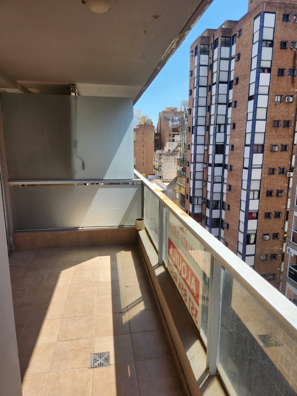 EXTERNO amplio 2 baños Piso Alto a metros Buen Pastor