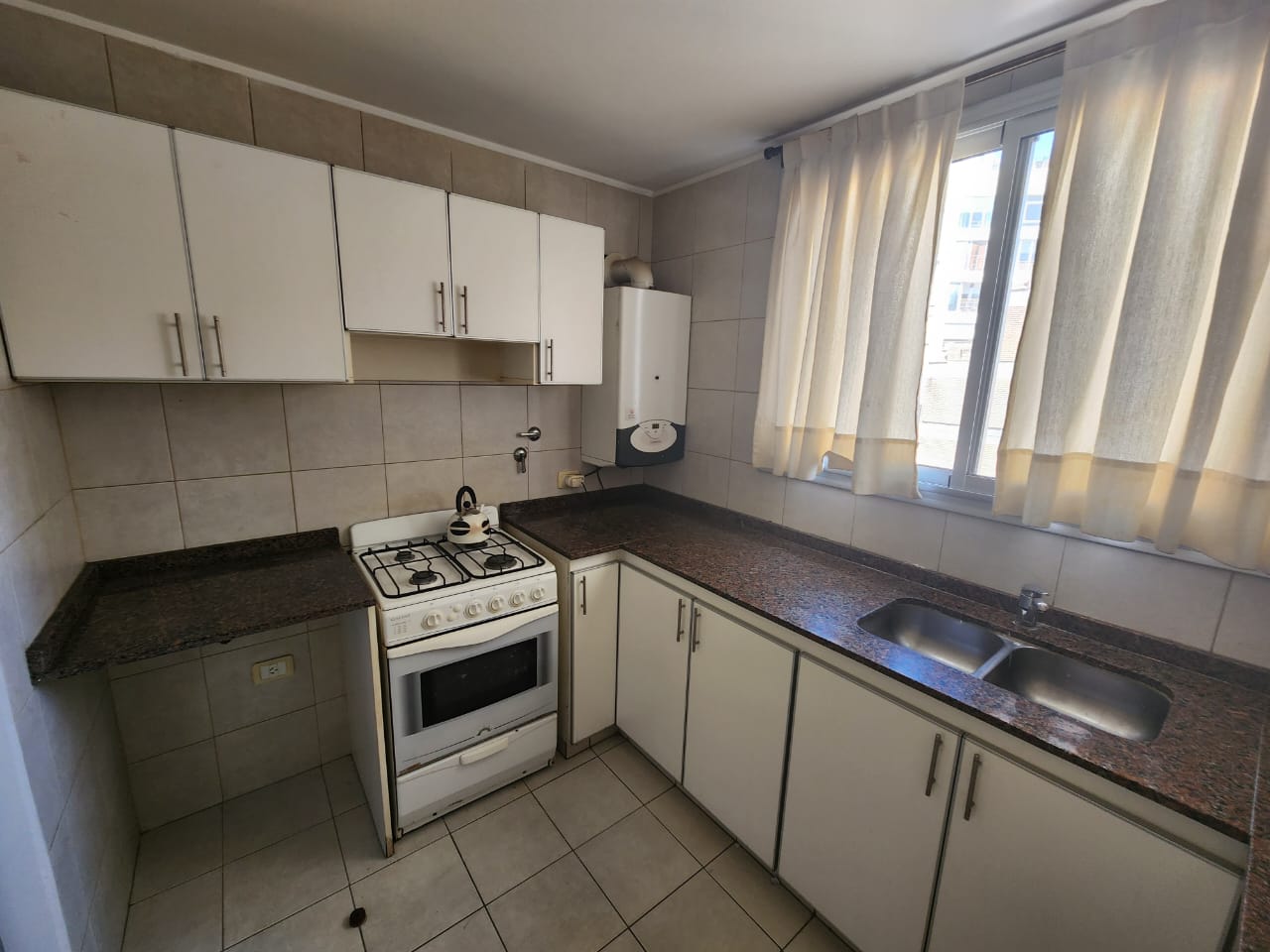 EXTERNO amplio 2 baños Piso Alto a metros Buen Pastor