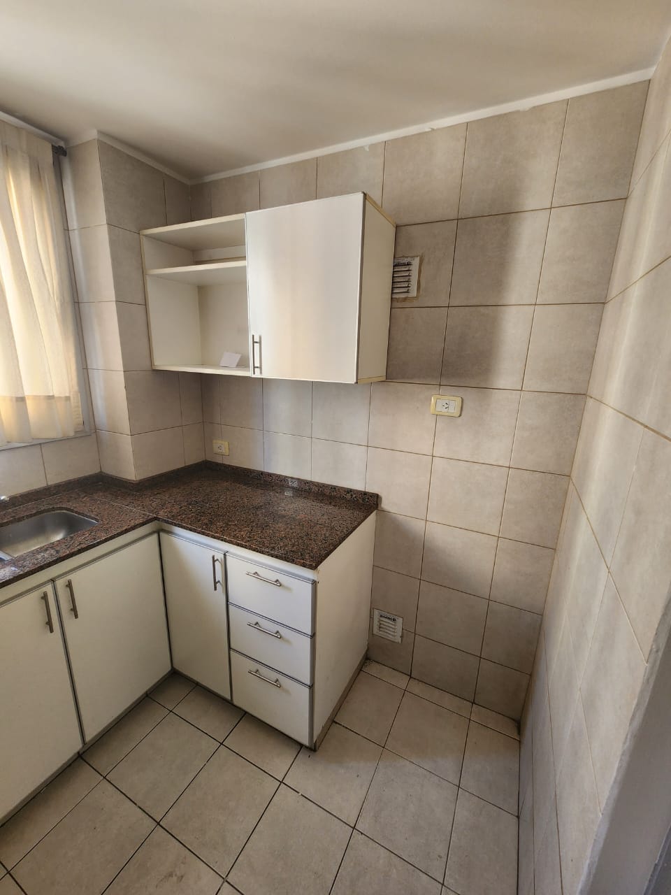 EXTERNO amplio 2 baños Piso Alto a metros Buen Pastor