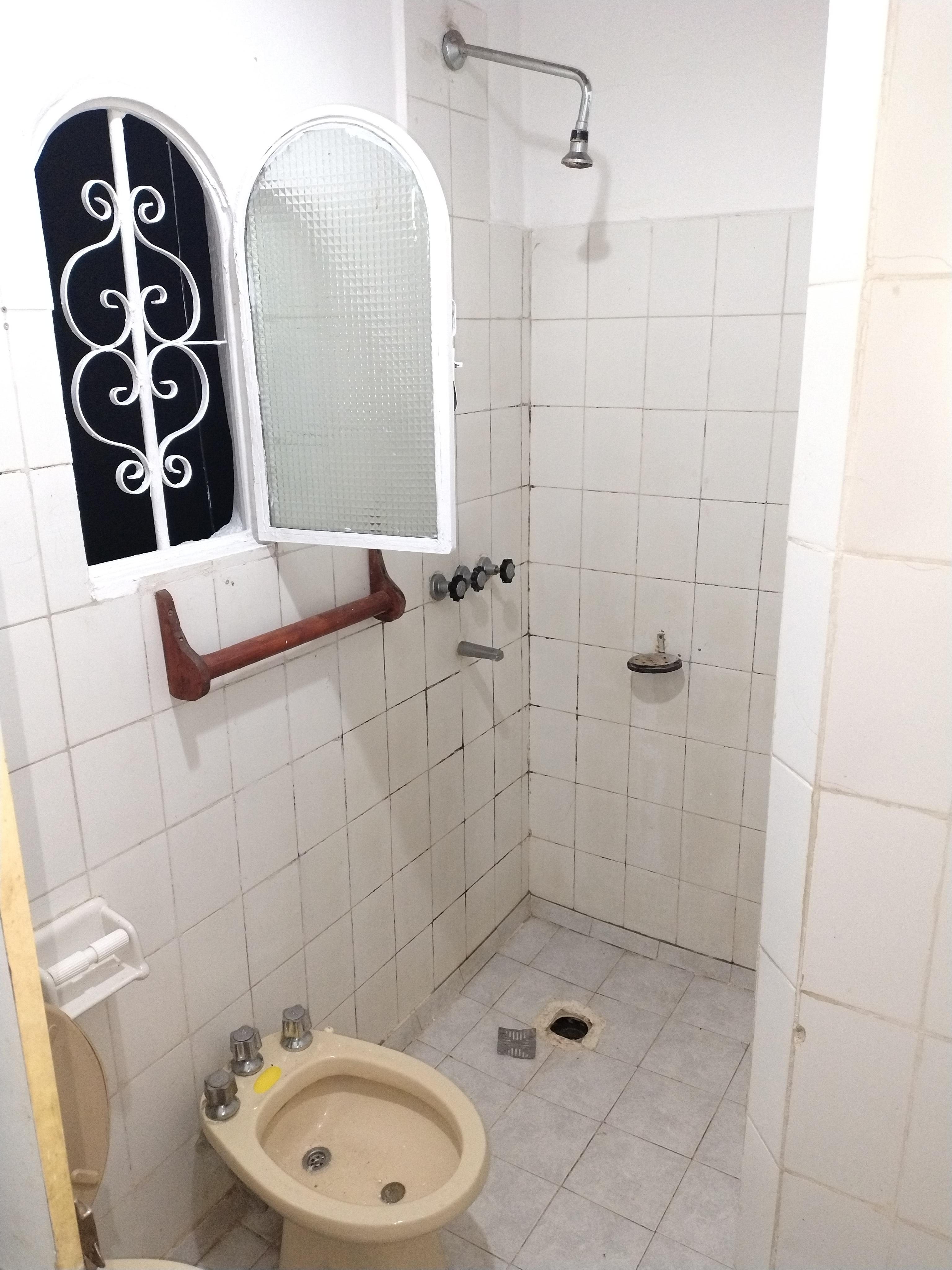 departamento en alquiler, dos dormitorios en barrio comandante espora