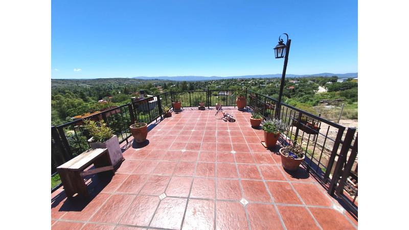 CASA  DEPTO EN VENTA , TANTI.