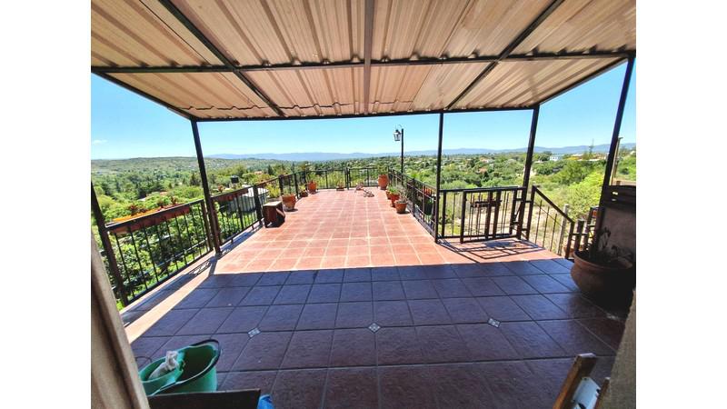 CASA  DEPTO EN VENTA , TANTI.