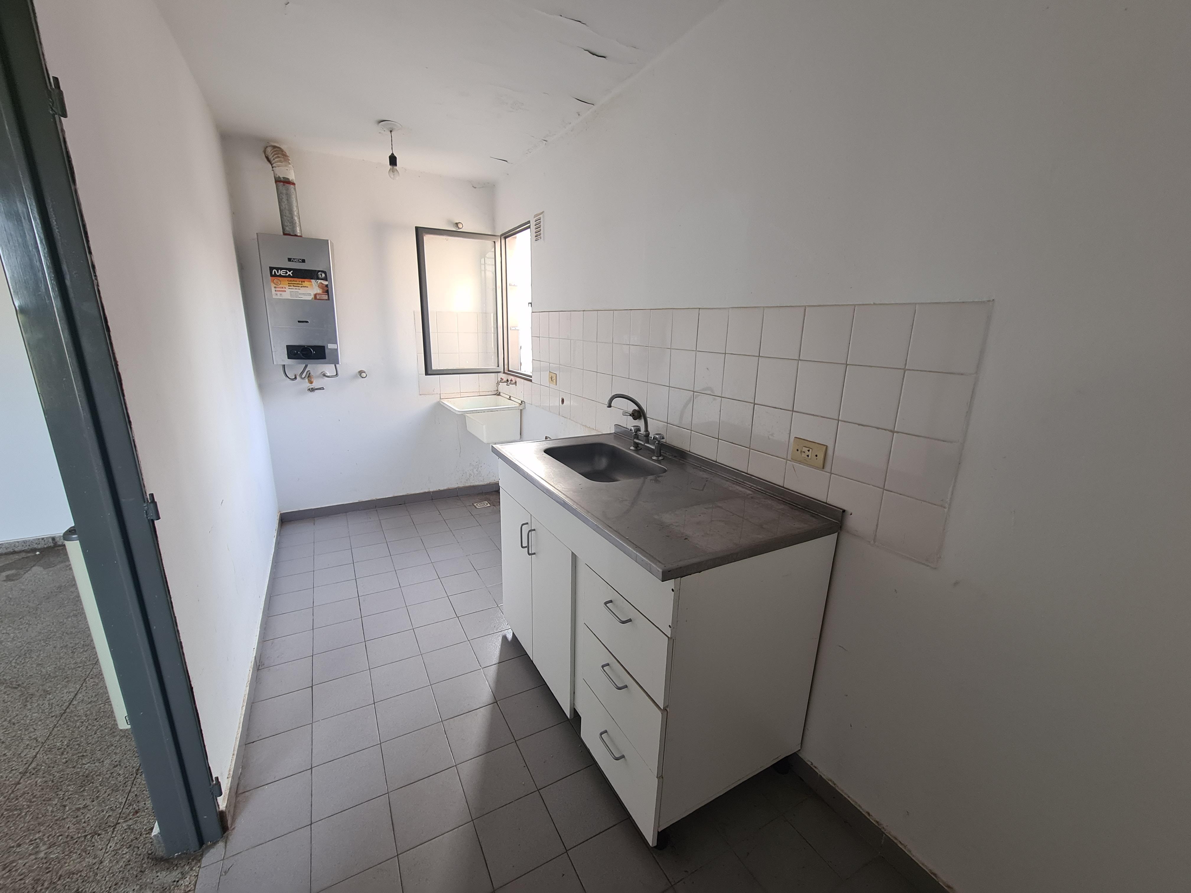 ¡OPORTUNIDAD!2 DORM, COCINA SEMI INTEGRADA, AIRE ACONDICIONADO Y COCHERA