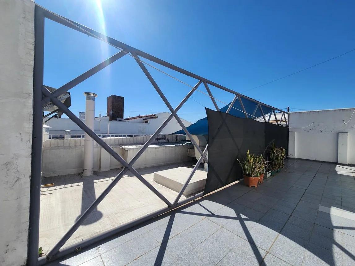 EXCELENTE LOCAL COMERCIAL EN ALQUILER CERRO DE LAS ROSAS