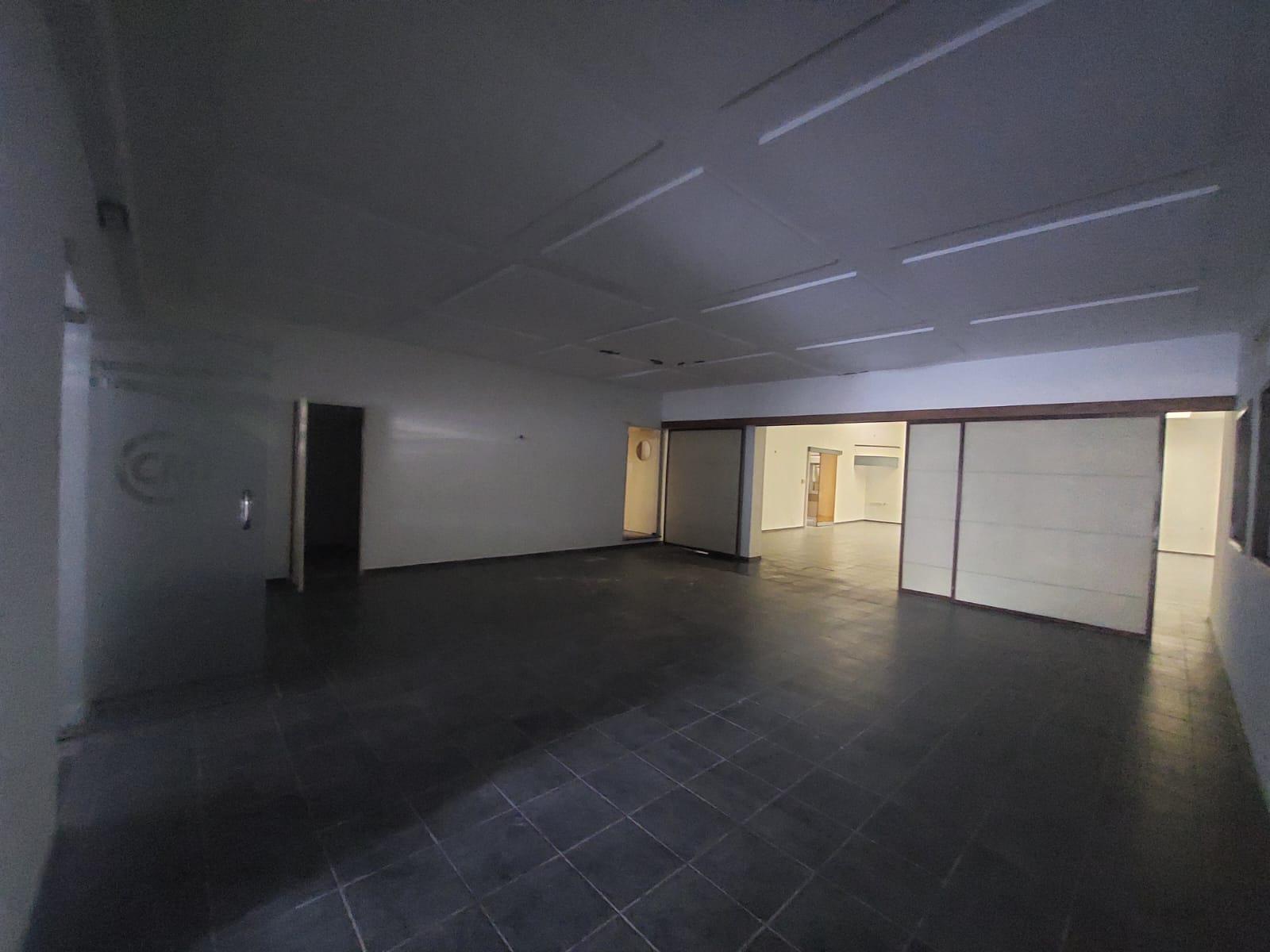 EXCELENTE LOCAL COMERCIAL EN ALQUILER CERRO DE LAS ROSAS