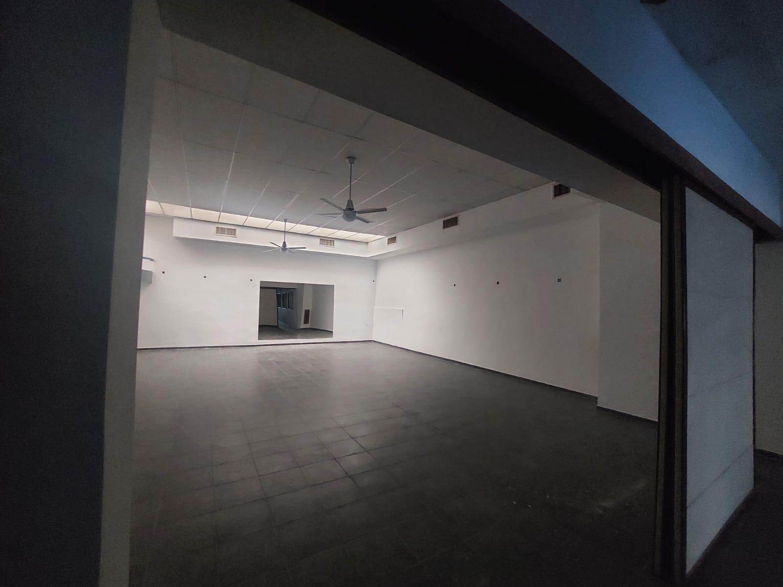 EXCELENTE LOCAL COMERCIAL EN ALQUILER CERRO DE LAS ROSAS