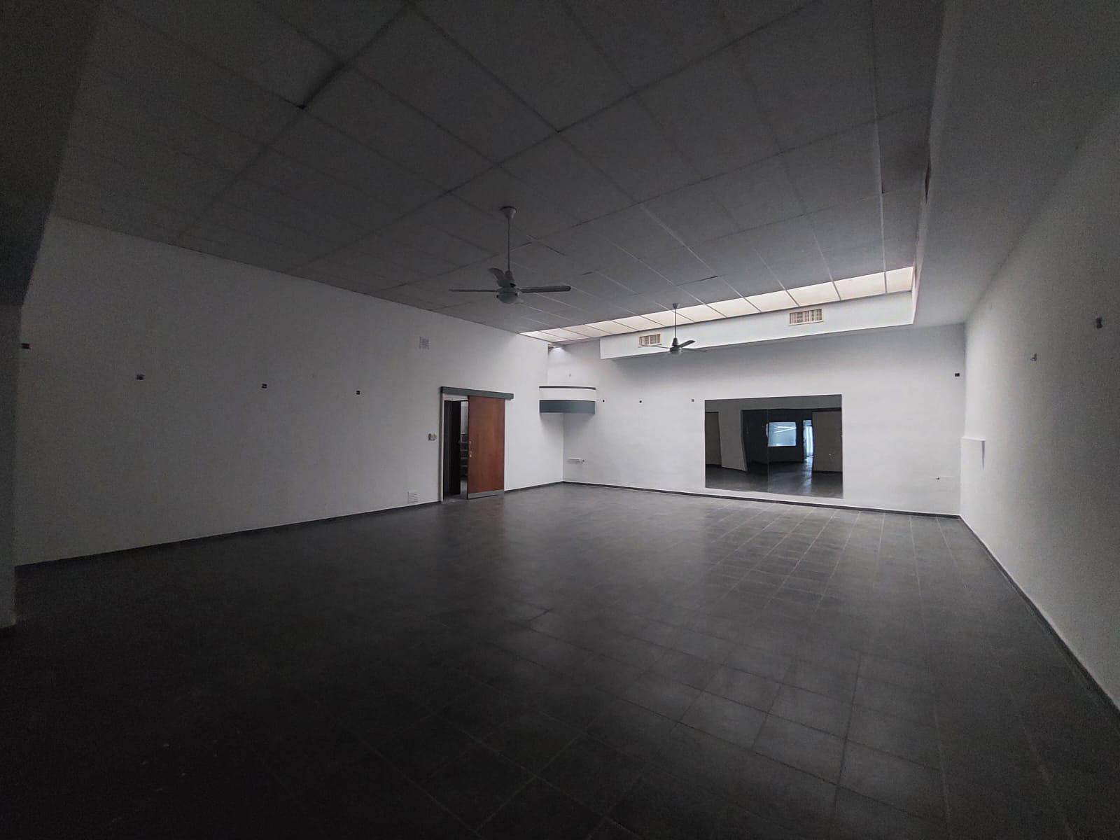 EXCELENTE LOCAL COMERCIAL EN ALQUILER CERRO DE LAS ROSAS