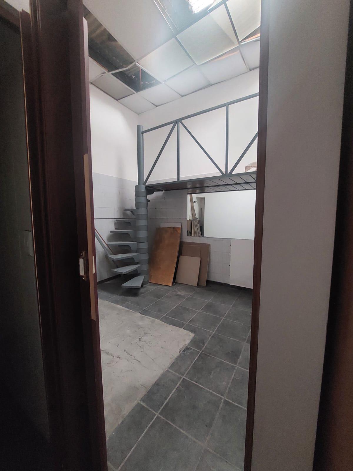 EXCELENTE LOCAL COMERCIAL EN ALQUILER CERRO DE LAS ROSAS