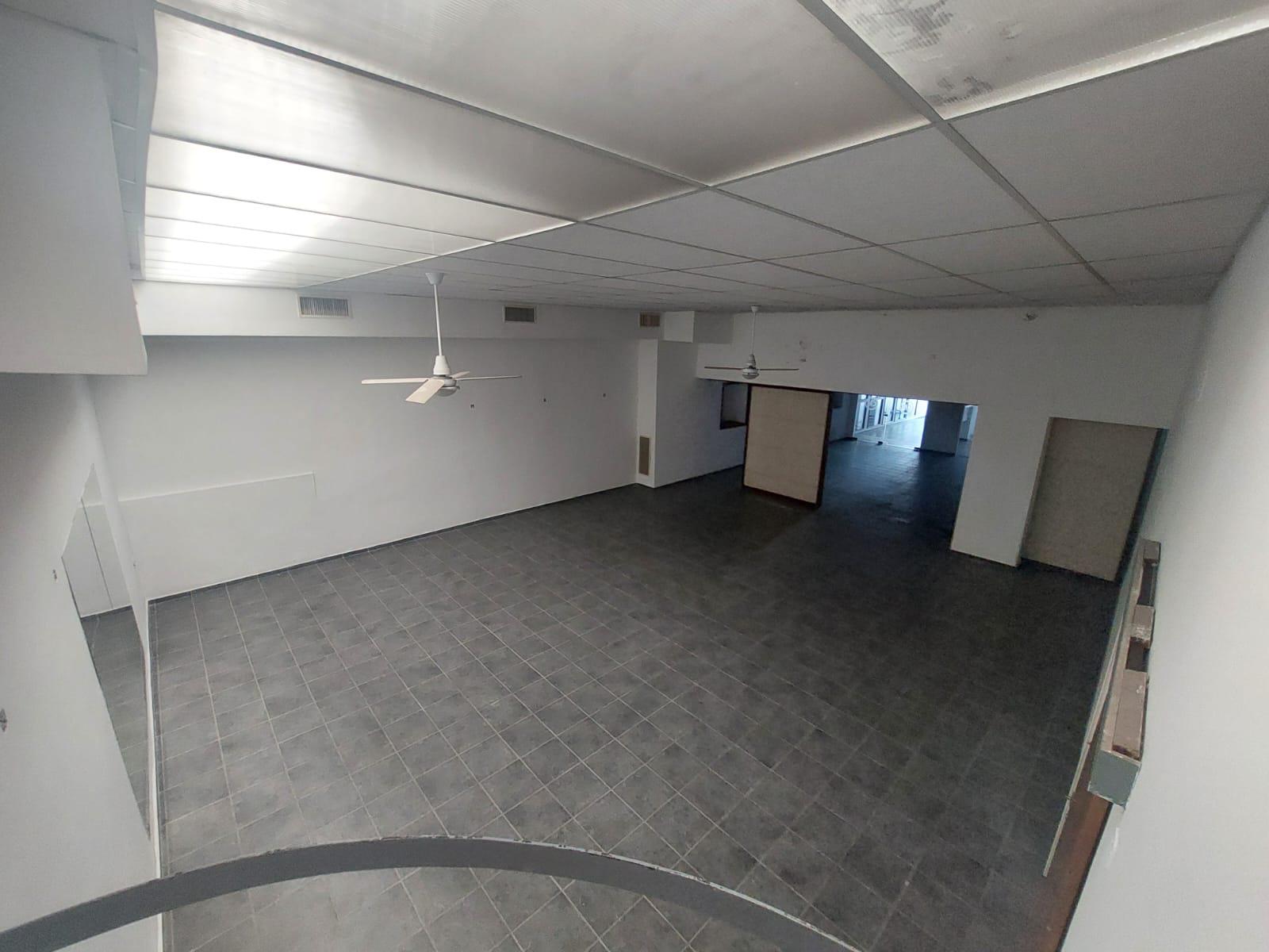 EXCELENTE LOCAL COMERCIAL EN ALQUILER CERRO DE LAS ROSAS