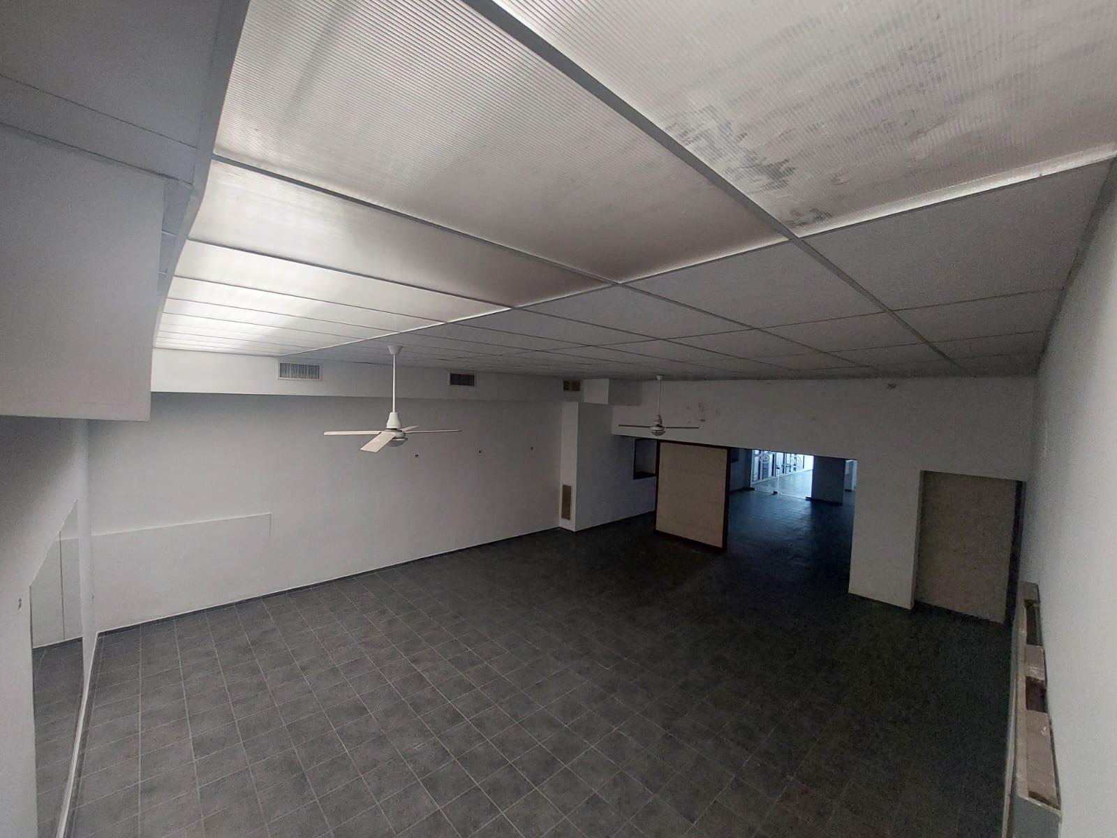 EXCELENTE LOCAL COMERCIAL EN ALQUILER CERRO DE LAS ROSAS