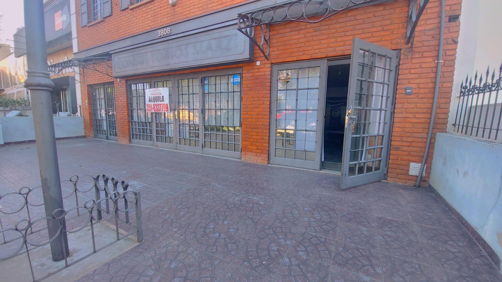 EXCELENTE LOCAL COMERCIAL EN ALQUILER CERRO DE LAS ROSAS