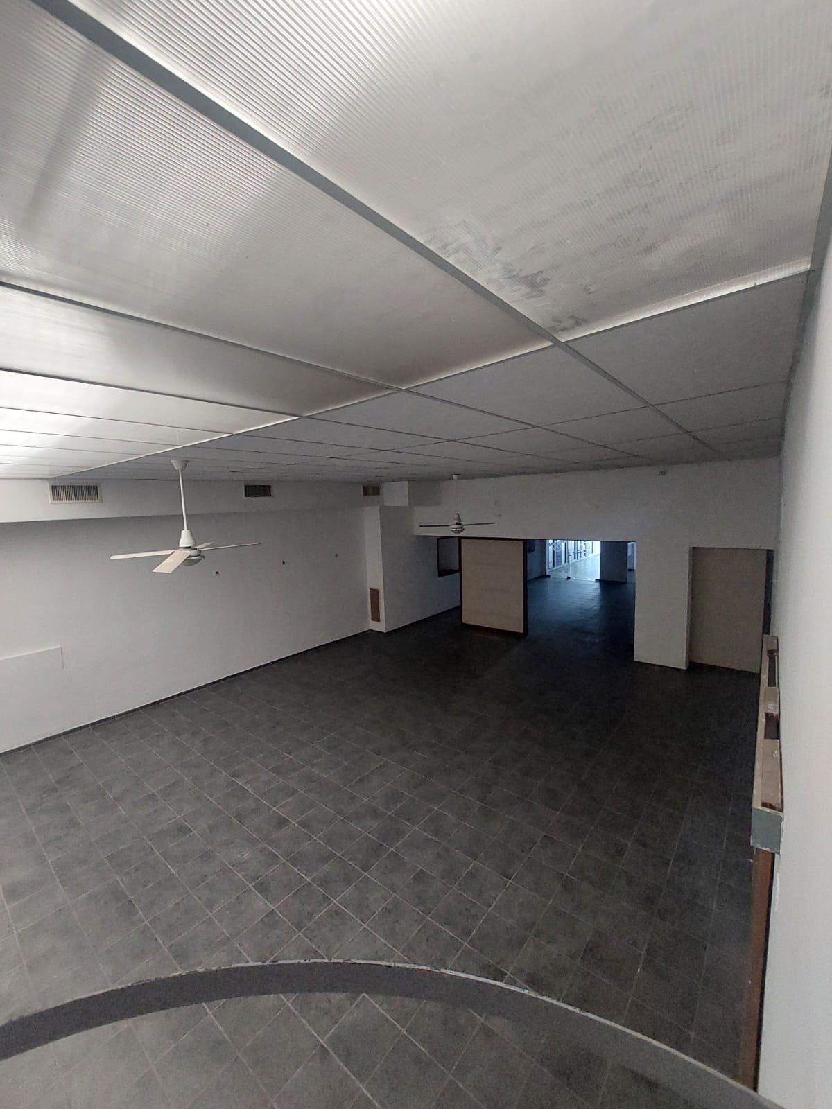 EXCELENTE LOCAL COMERCIAL EN ALQUILER CERRO DE LAS ROSAS