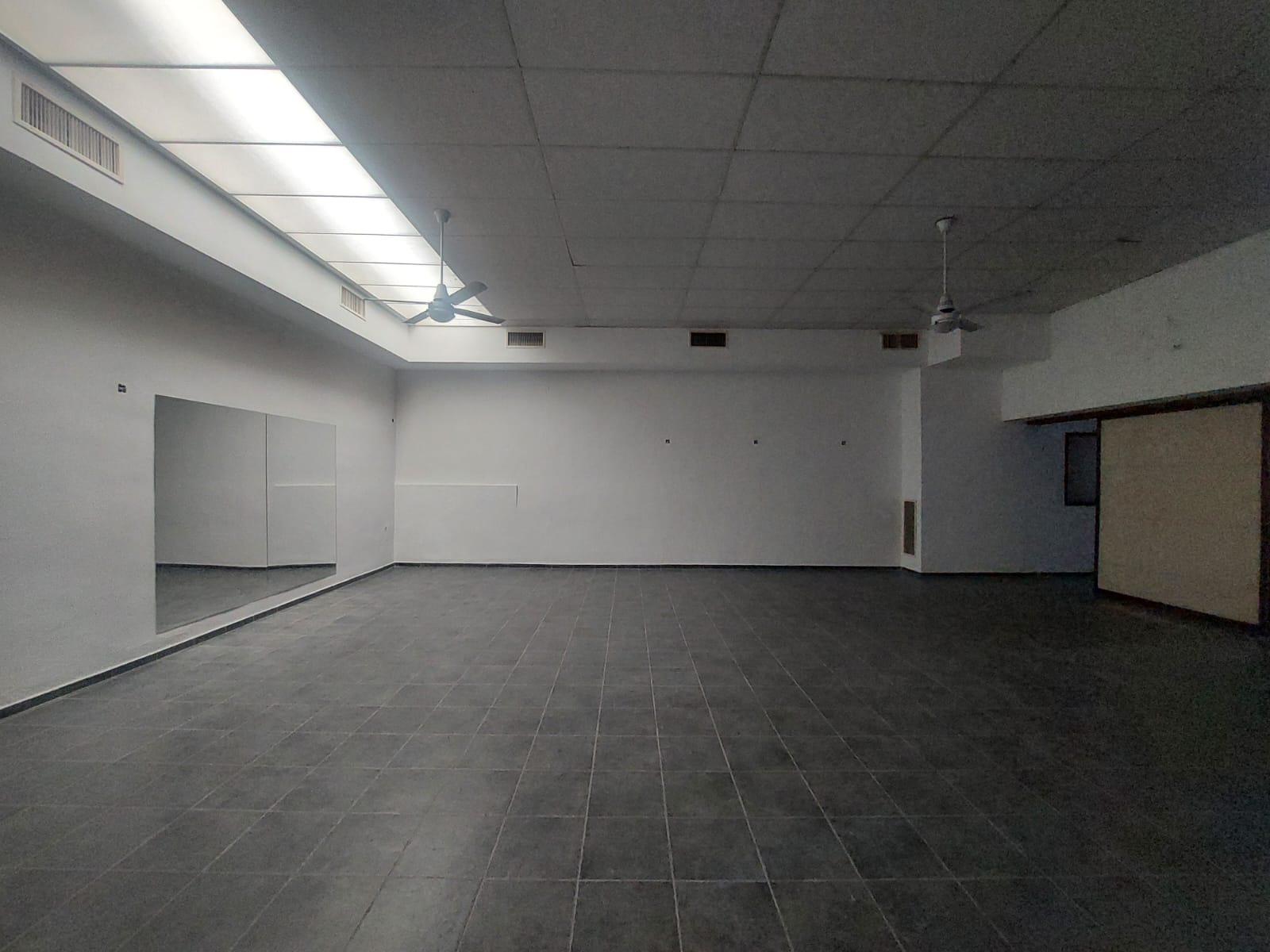 EXCELENTE LOCAL COMERCIAL EN ALQUILER CERRO DE LAS ROSAS
