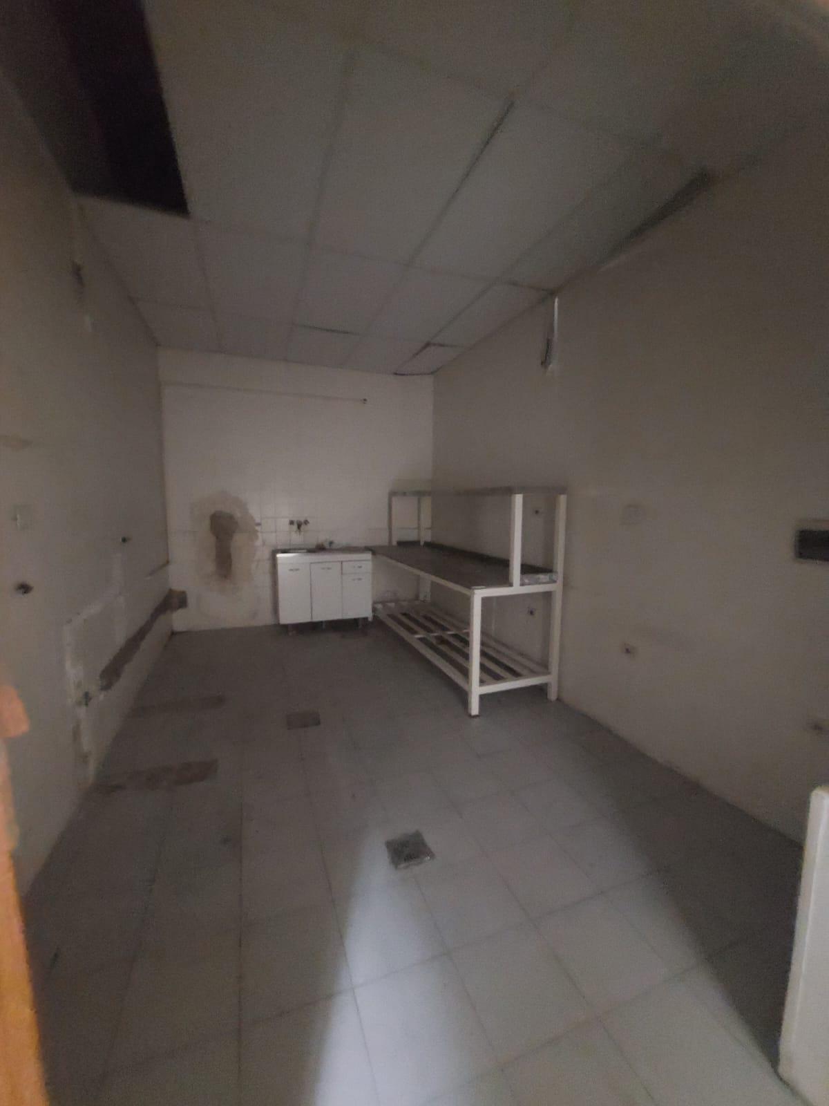EXCELENTE LOCAL COMERCIAL EN ALQUILER CERRO DE LAS ROSAS