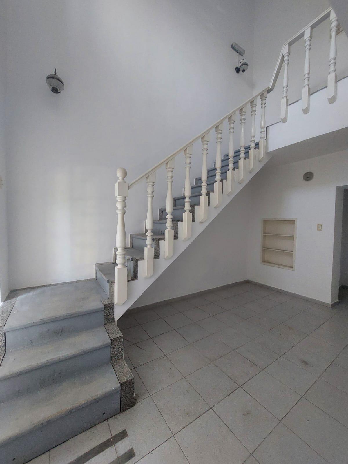 EXCELENTE LOCAL COMERCIAL EN ALQUILER CERRO DE LAS ROSAS