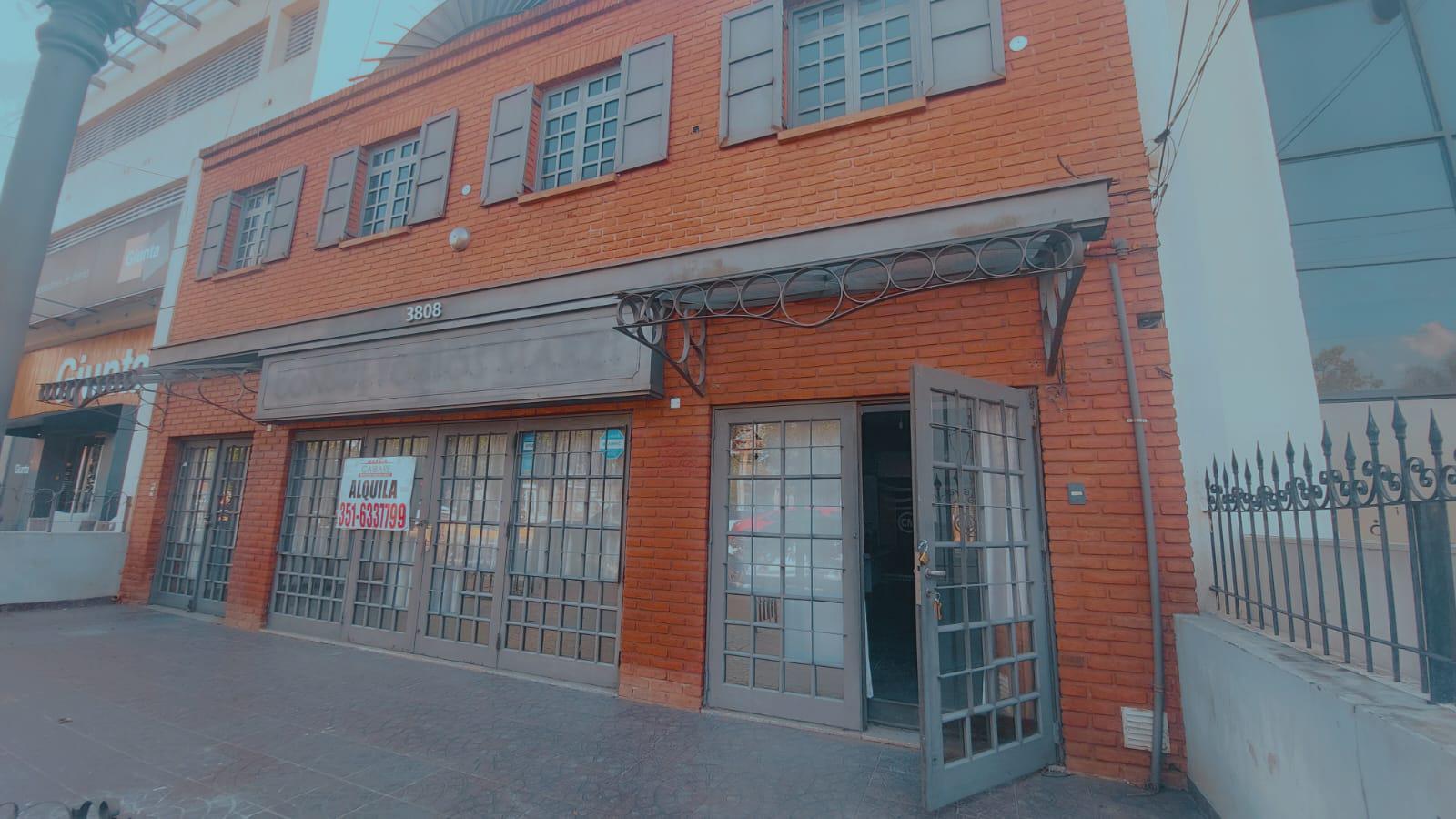 EXCELENTE LOCAL COMERCIAL EN ALQUILER CERRO DE LAS ROSAS