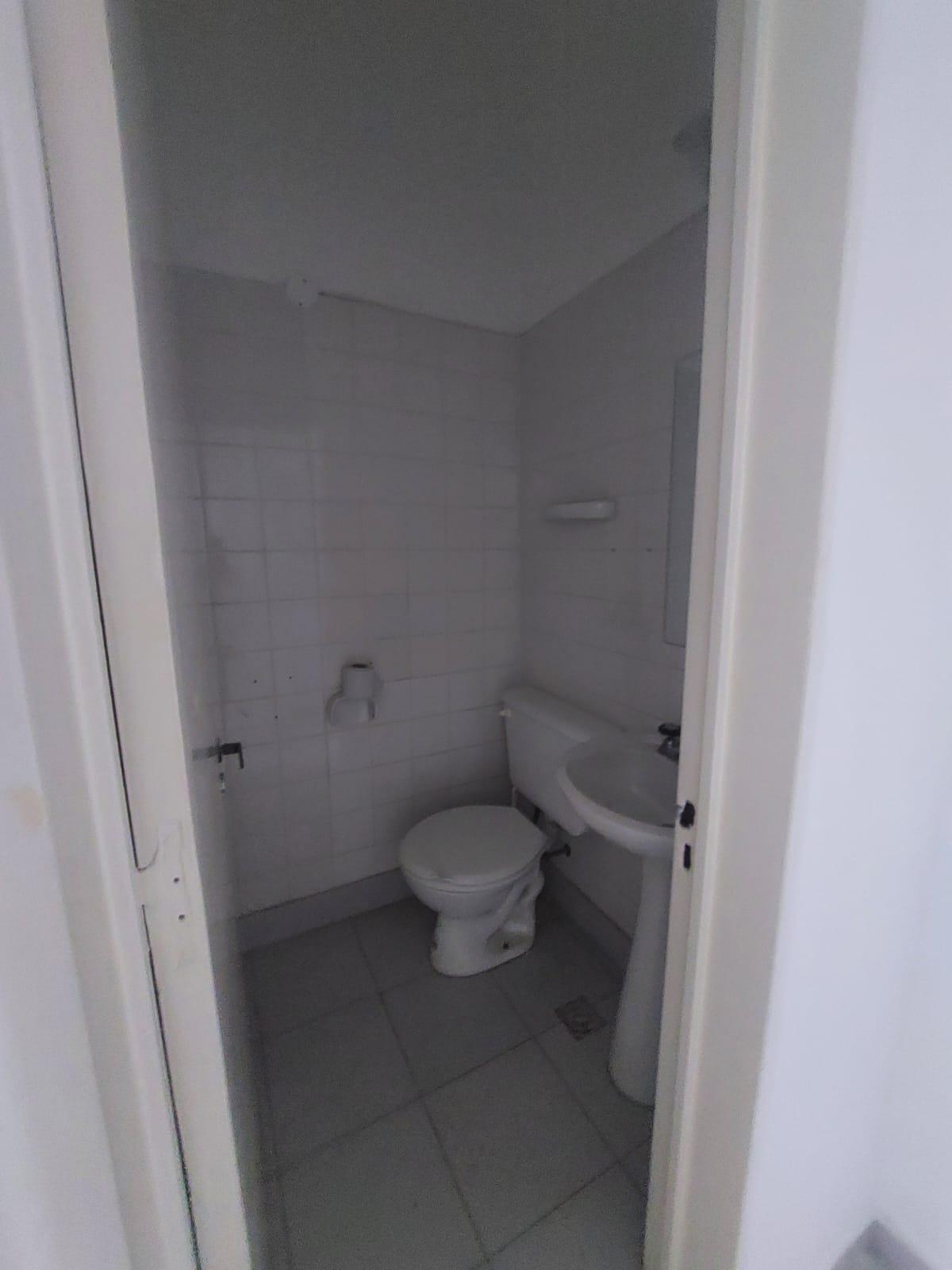 EXCELENTE LOCAL COMERCIAL EN ALQUILER CERRO DE LAS ROSAS