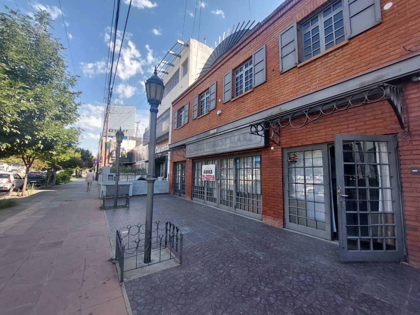 EXCELENTE LOCAL COMERCIAL EN ALQUILER CERRO DE LAS ROSAS