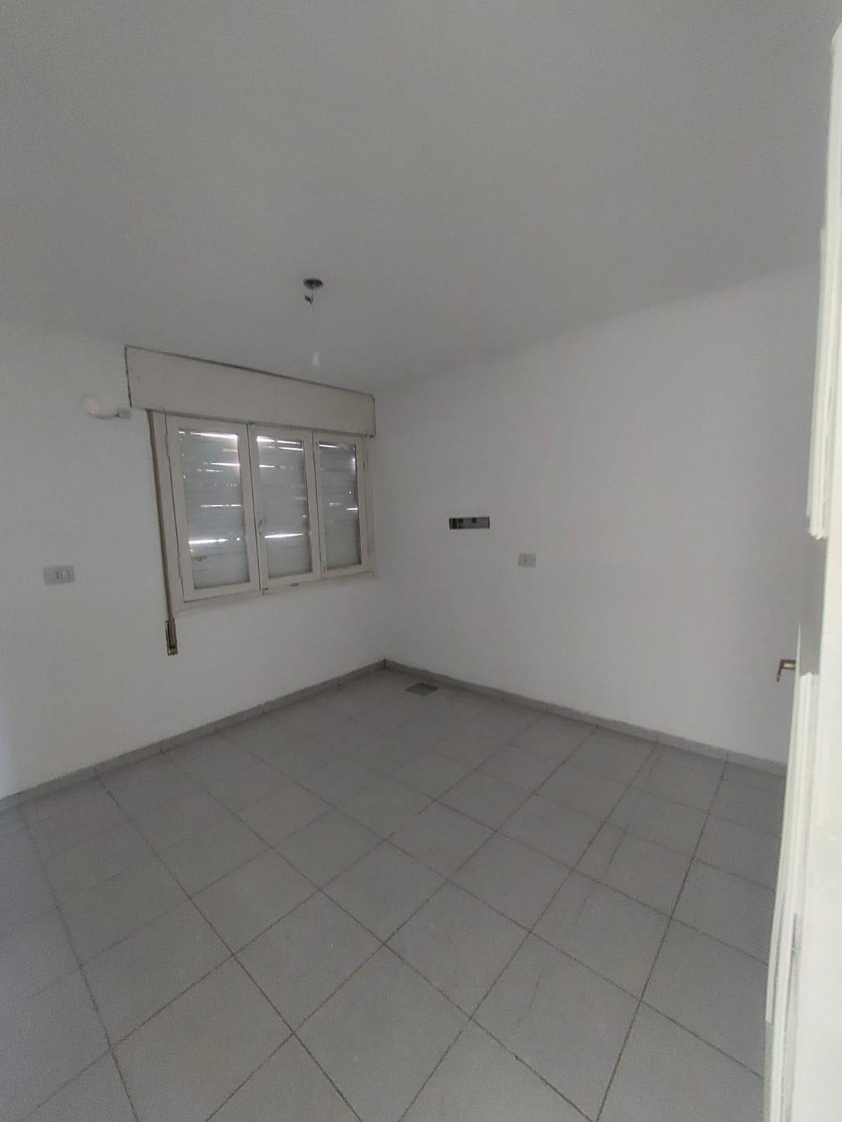 EXCELENTE LOCAL COMERCIAL EN ALQUILER CERRO DE LAS ROSAS