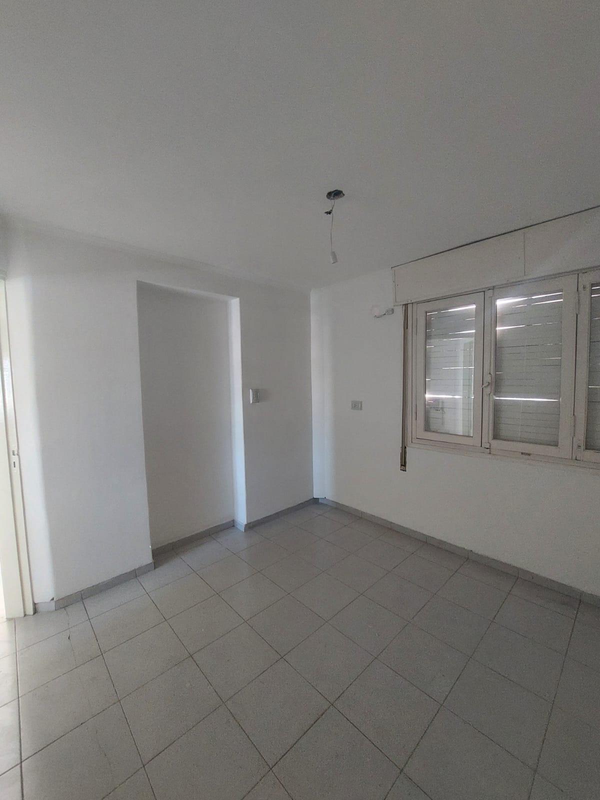 EXCELENTE LOCAL COMERCIAL EN ALQUILER CERRO DE LAS ROSAS