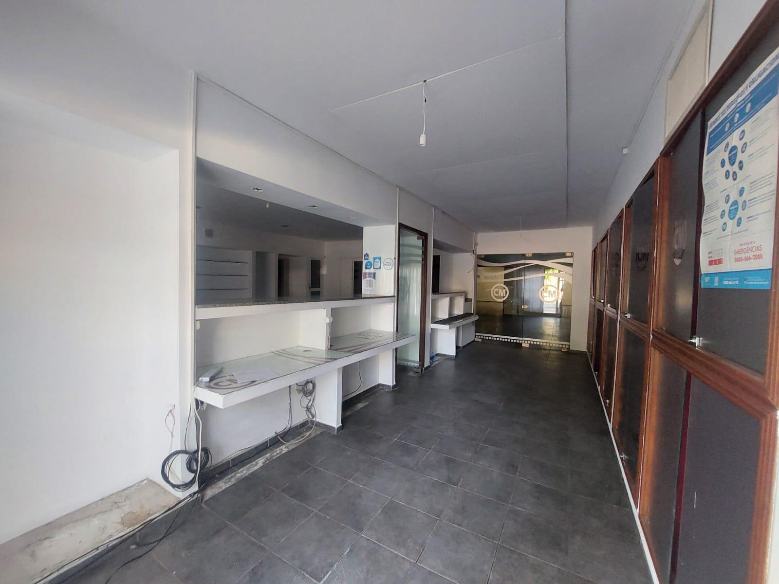 EXCELENTE LOCAL COMERCIAL EN ALQUILER CERRO DE LAS ROSAS