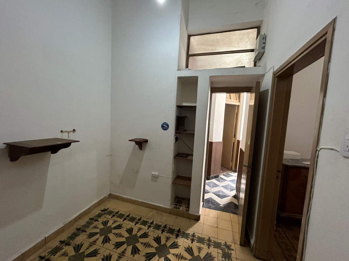 Casona amplia- Excelente ubicación- Frente a plaza Alem-- Fines Comerciales