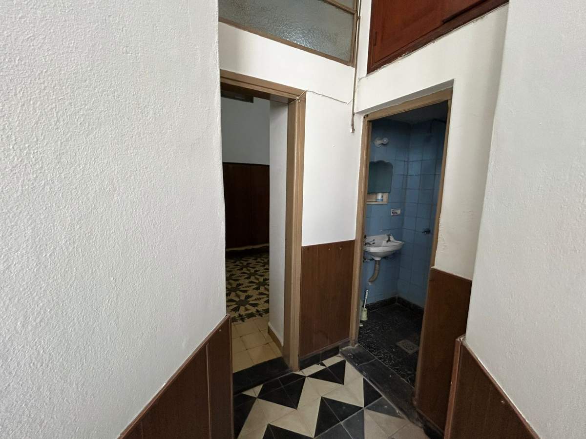 Casona amplia- Excelente ubicación- Frente a plaza Alem-- Fines Comerciales