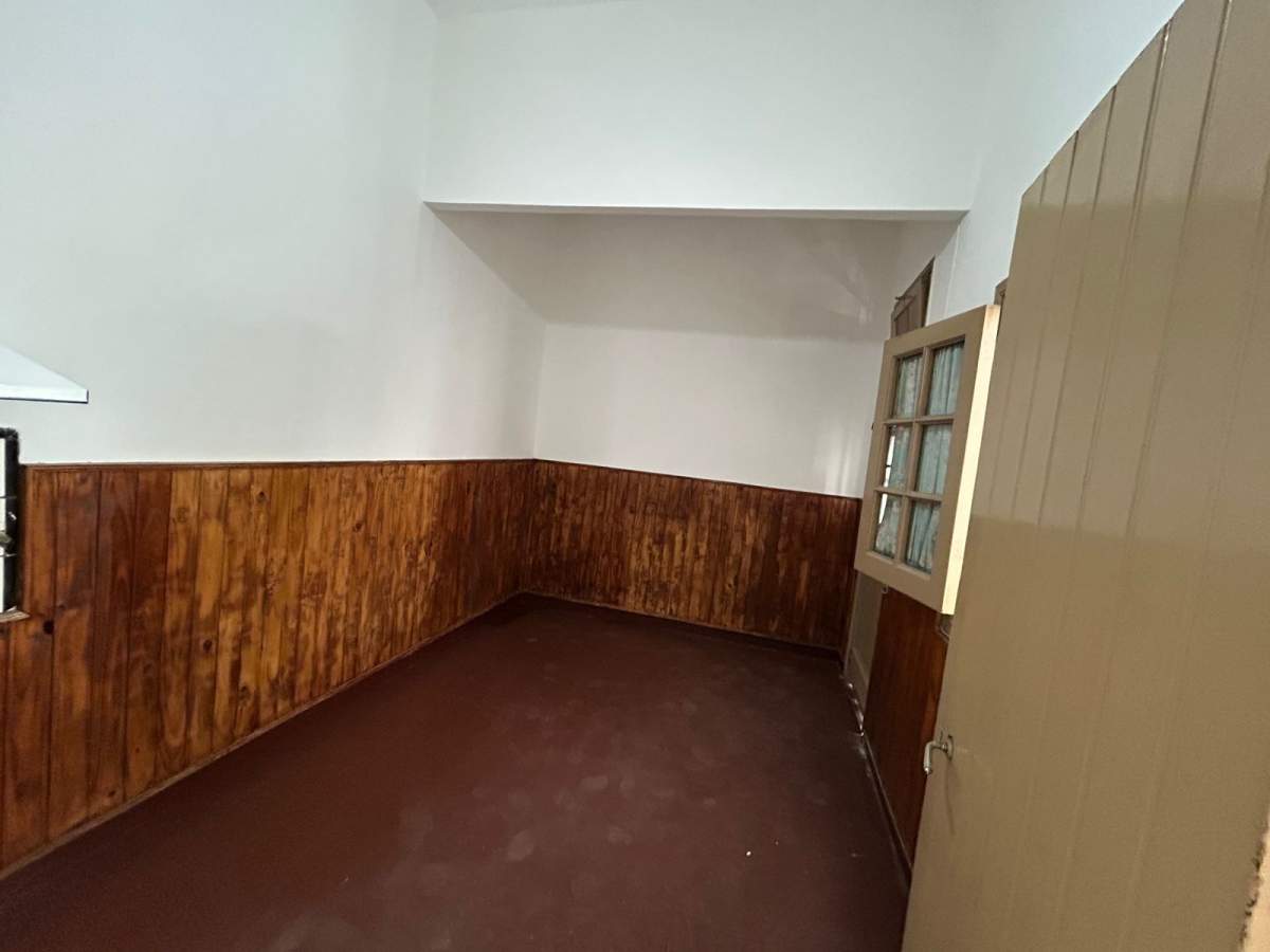 Casona amplia- Excelente ubicación- Frente a plaza Alem-- Fines Comerciales