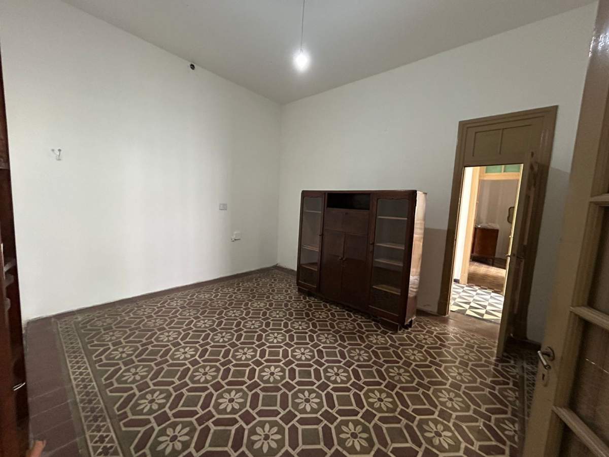 Casona amplia- Excelente ubicación- Frente a plaza Alem-- Fines Comerciales