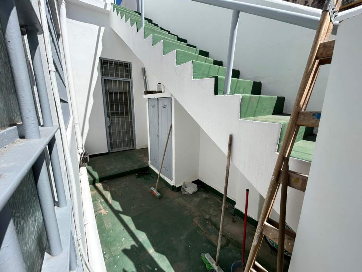 Casona amplia- Excelente ubicación- Frente a plaza Alem-- Fines Comerciales