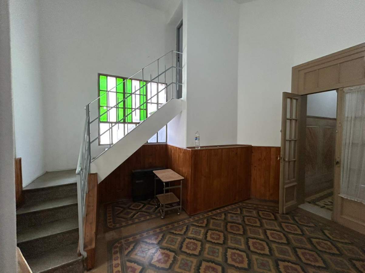 Casona amplia- Excelente ubicación- Frente a plaza Alem-- Fines Comerciales