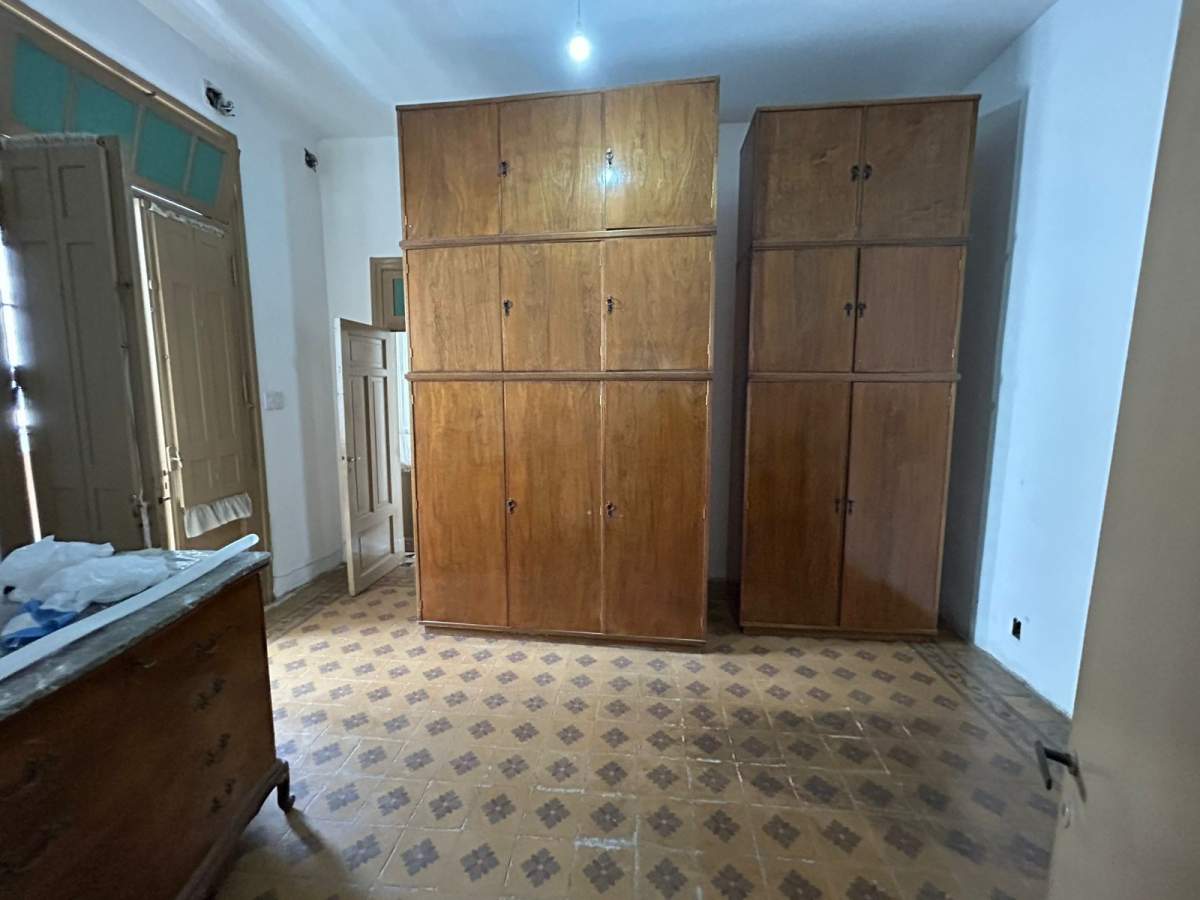 Casona amplia- Excelente ubicación- Frente a plaza Alem-- Fines Comerciales