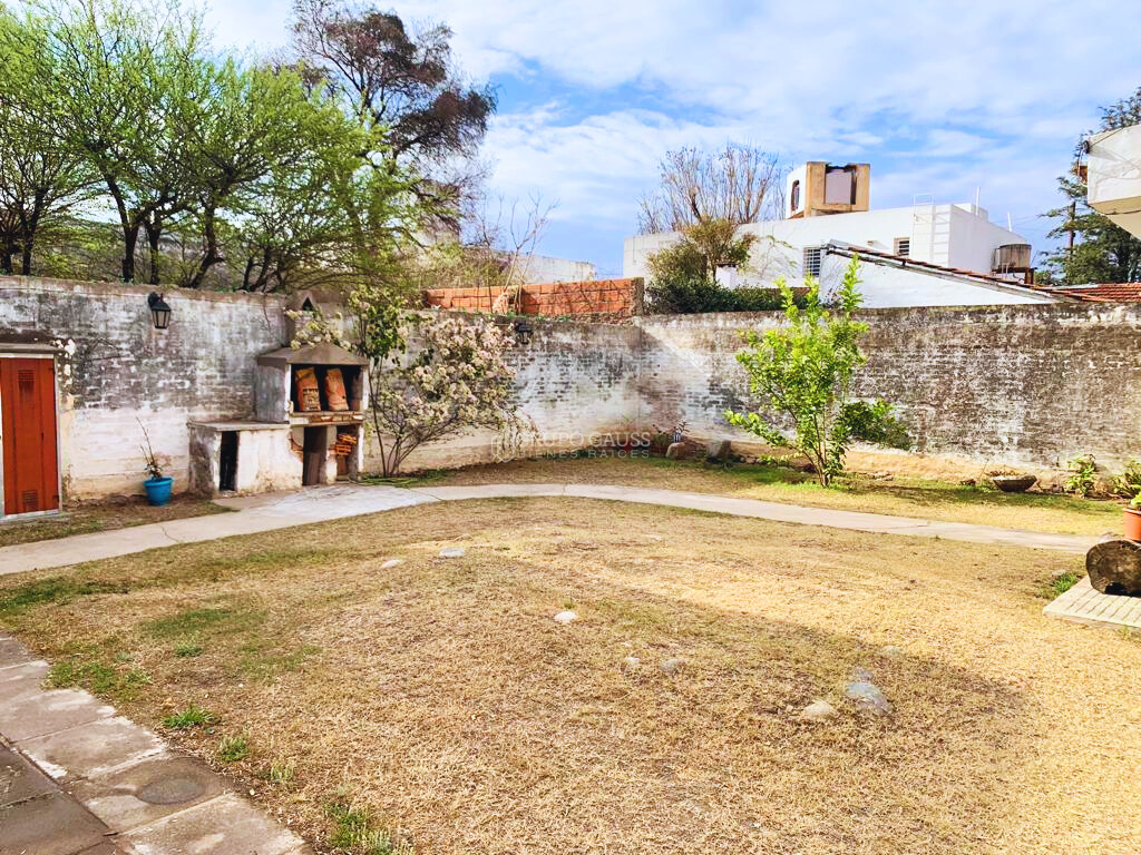 TERRENO CON CASA Y DEPARTAENTO EN VENTA EN URCA