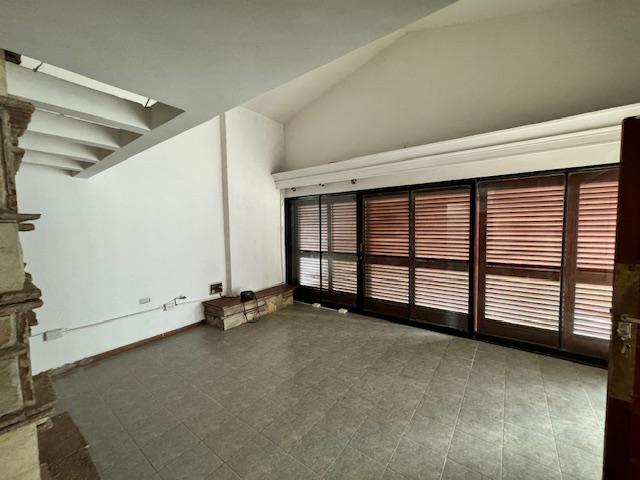 CASA APTA USO COMERCIAL