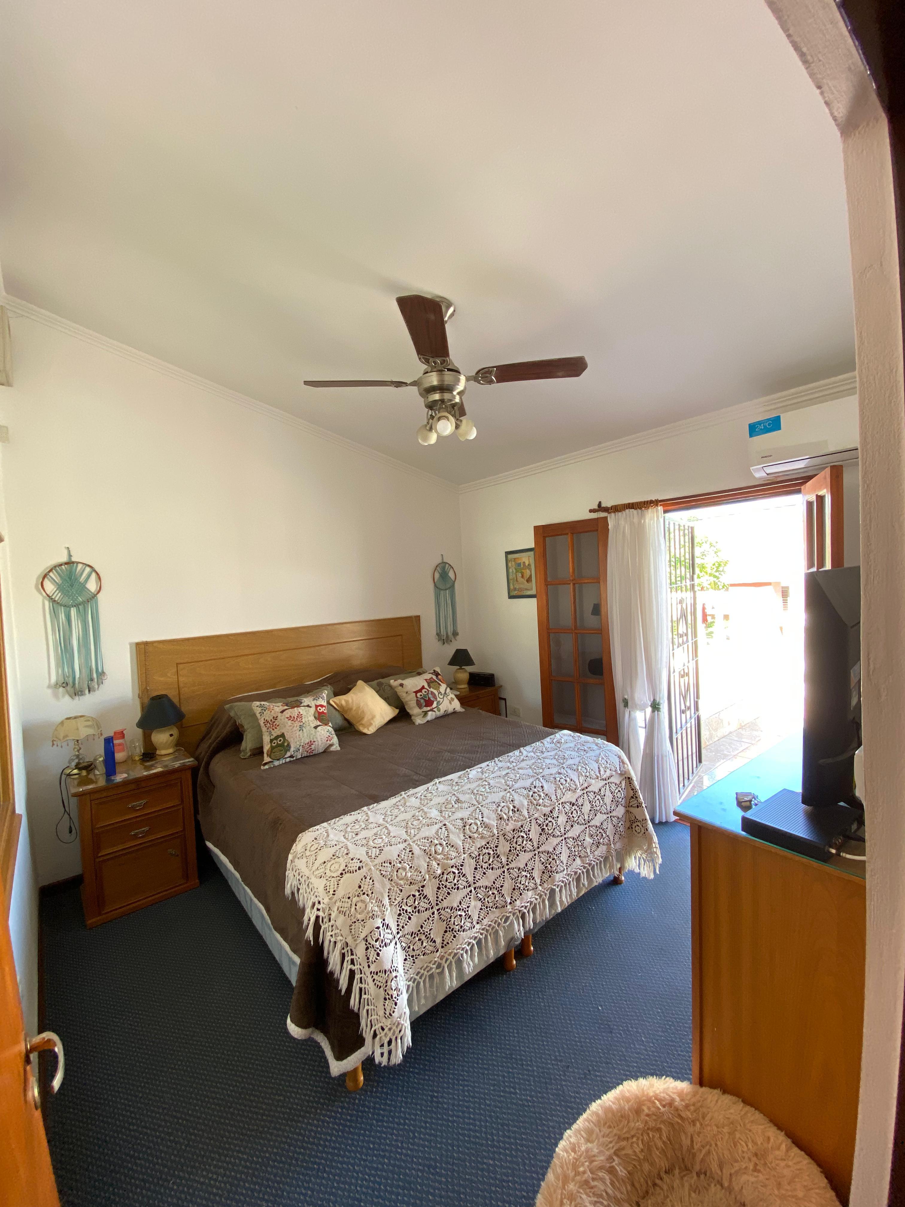 Vendo hermosa casa con 3 dormitorios con opción de compra  de 3 locales comerciales.