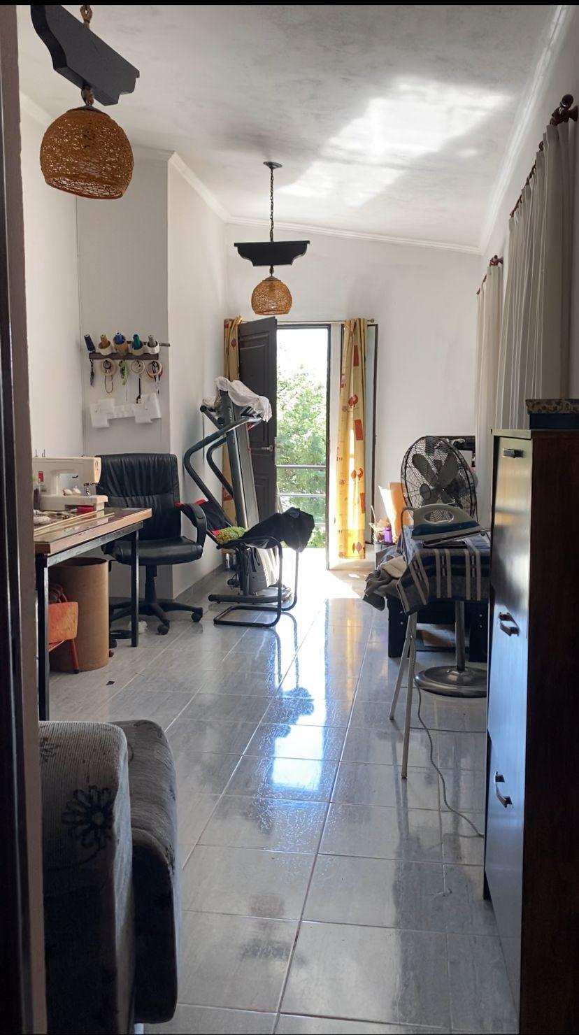 Vendo hermosa casa con 3 dormitorios con opción de compra  de 3 locales comerciales.