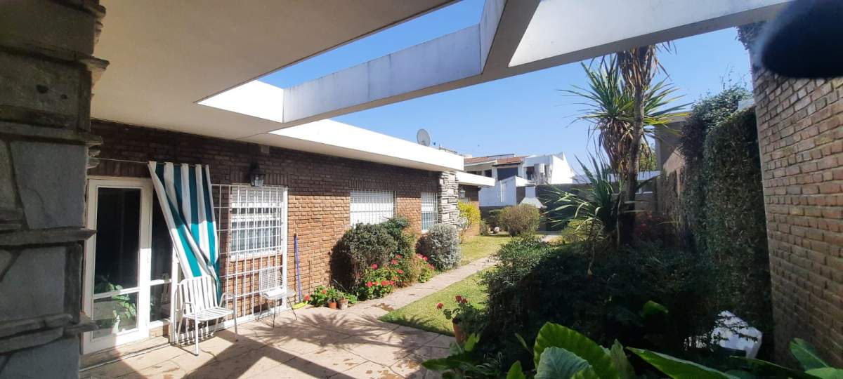 VENDE CASA 3 DORMITORIOS, PARQUE COREMA.