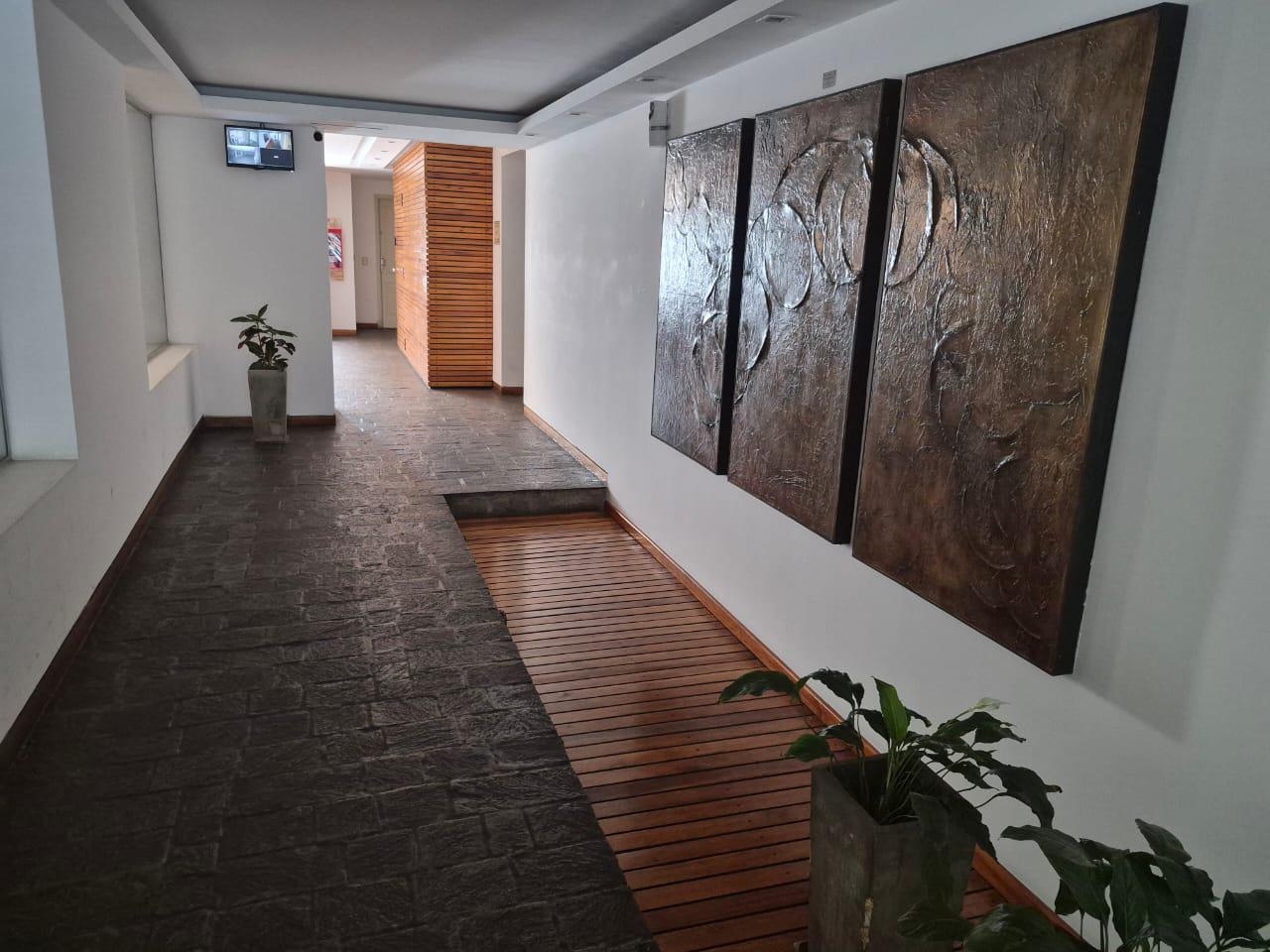 Departamento de 2 dormitorios , balcón amplio mas cochera -