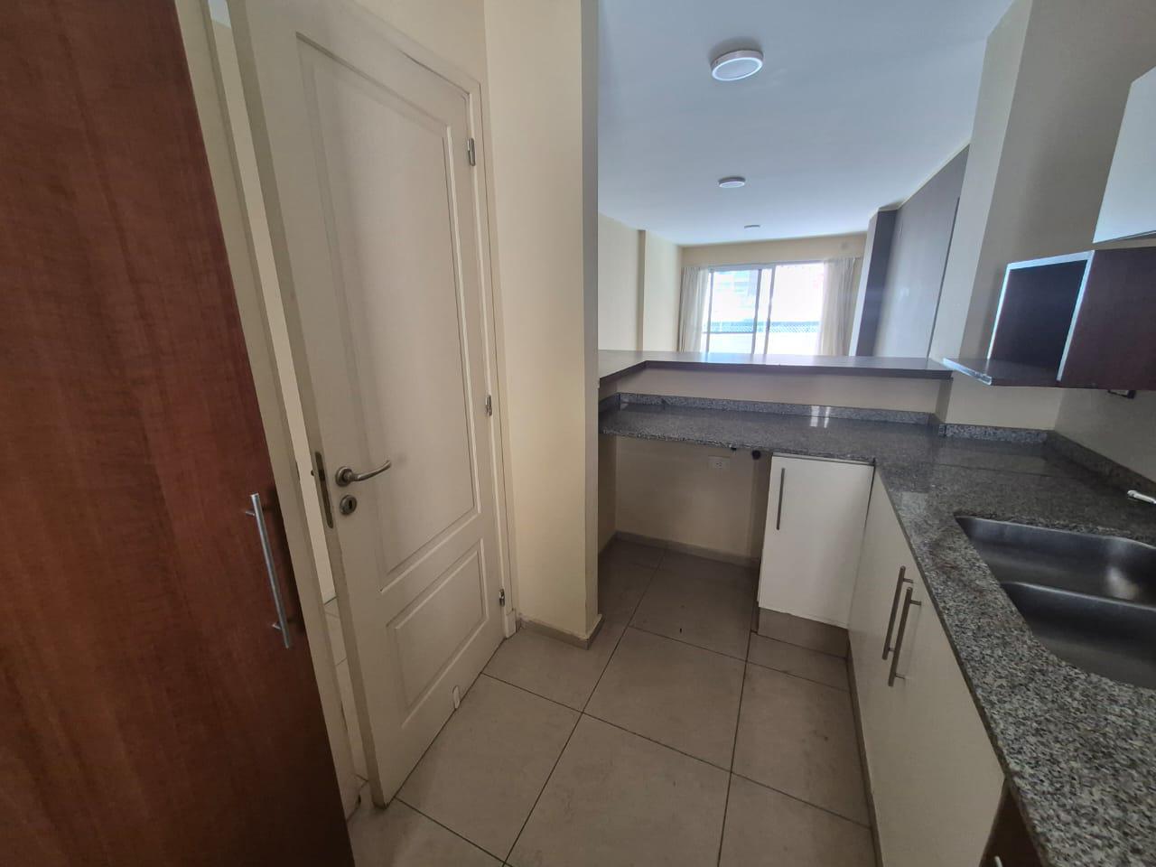 Departamento de 2 dormitorios , balcón amplio mas cochera -