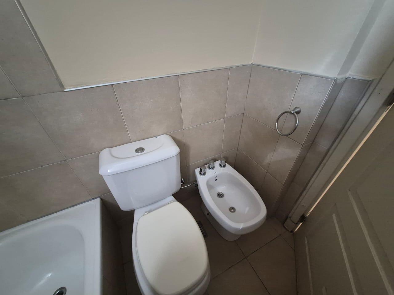 Departamento de 2 dormitorios , balcón amplio mas cochera -