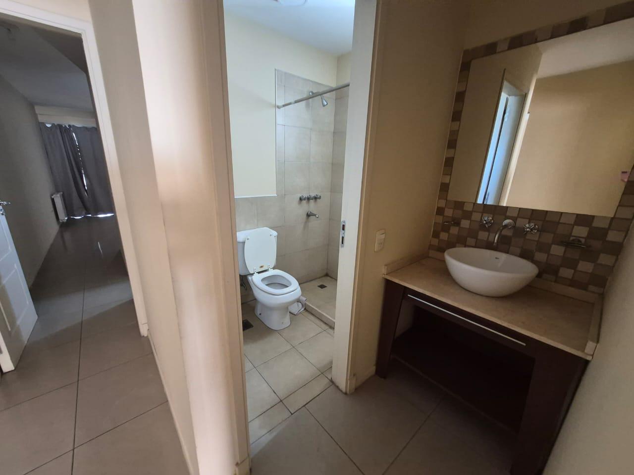 Departamento de 2 dormitorios , balcón amplio mas cochera -