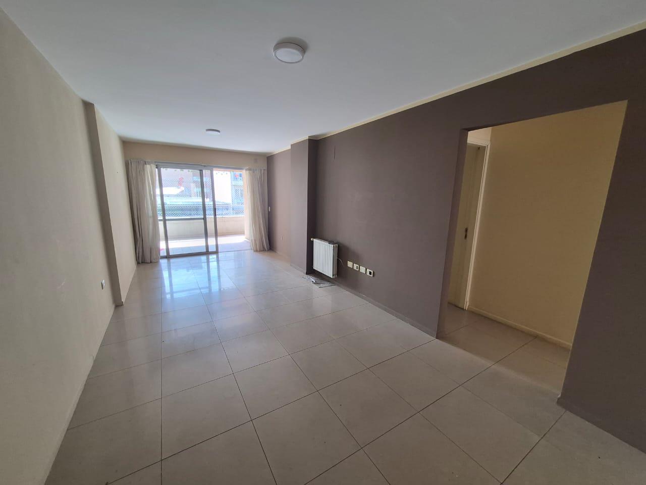 Departamento de 2 dormitorios , balcón amplio mas cochera -