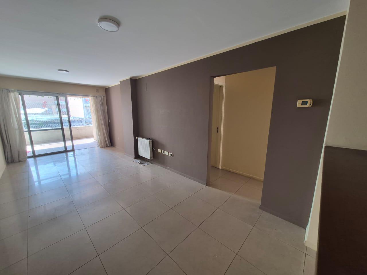 Departamento de 2 dormitorios , balcón amplio mas cochera -