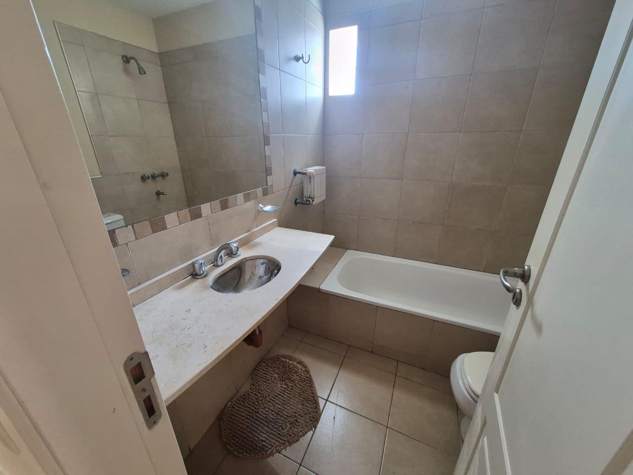 Departamento de 2 dormitorios , balcón amplio mas cochera -