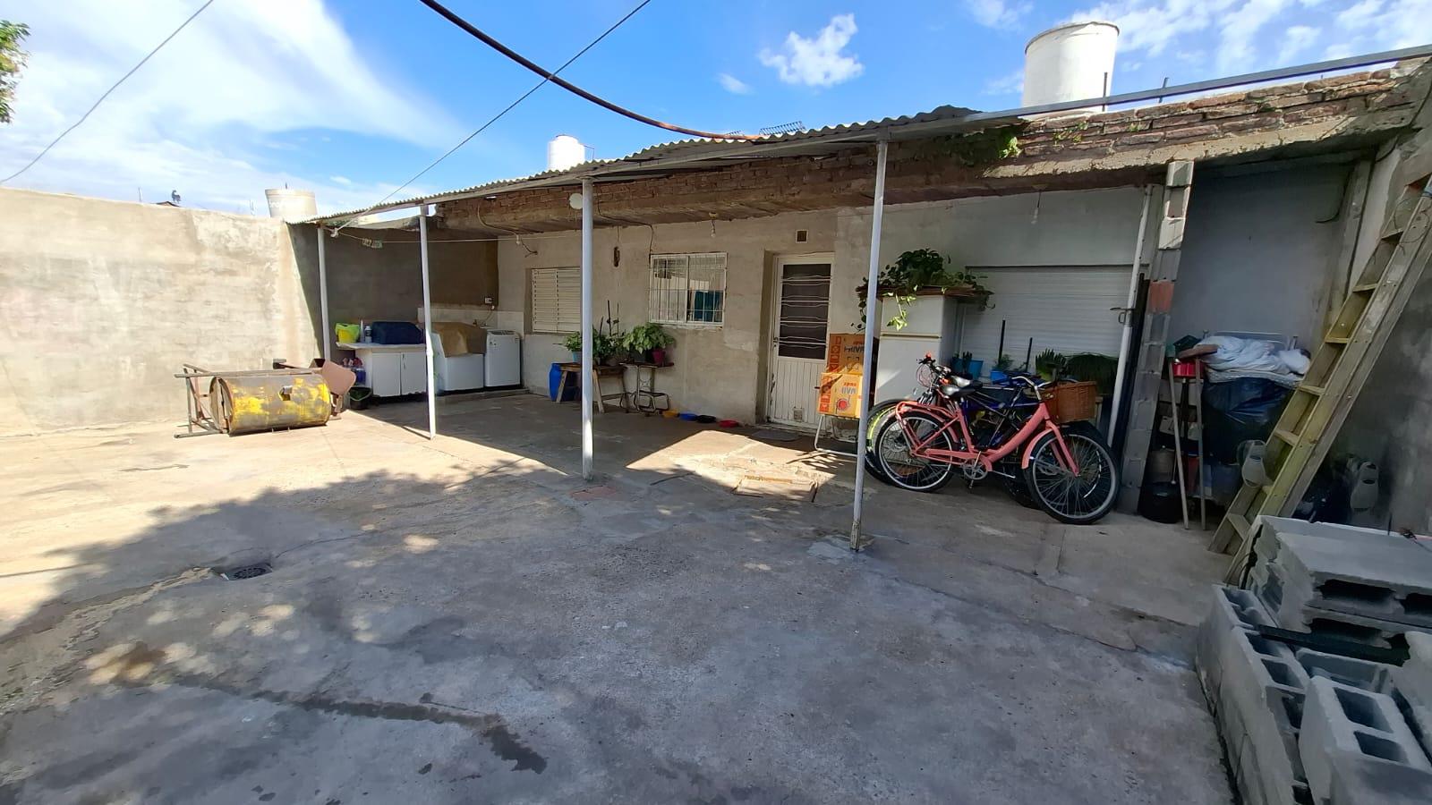 CASA A RESTAURAR 2 DORM  DPTO TRASERO - B JERONIMO L. CABRERA