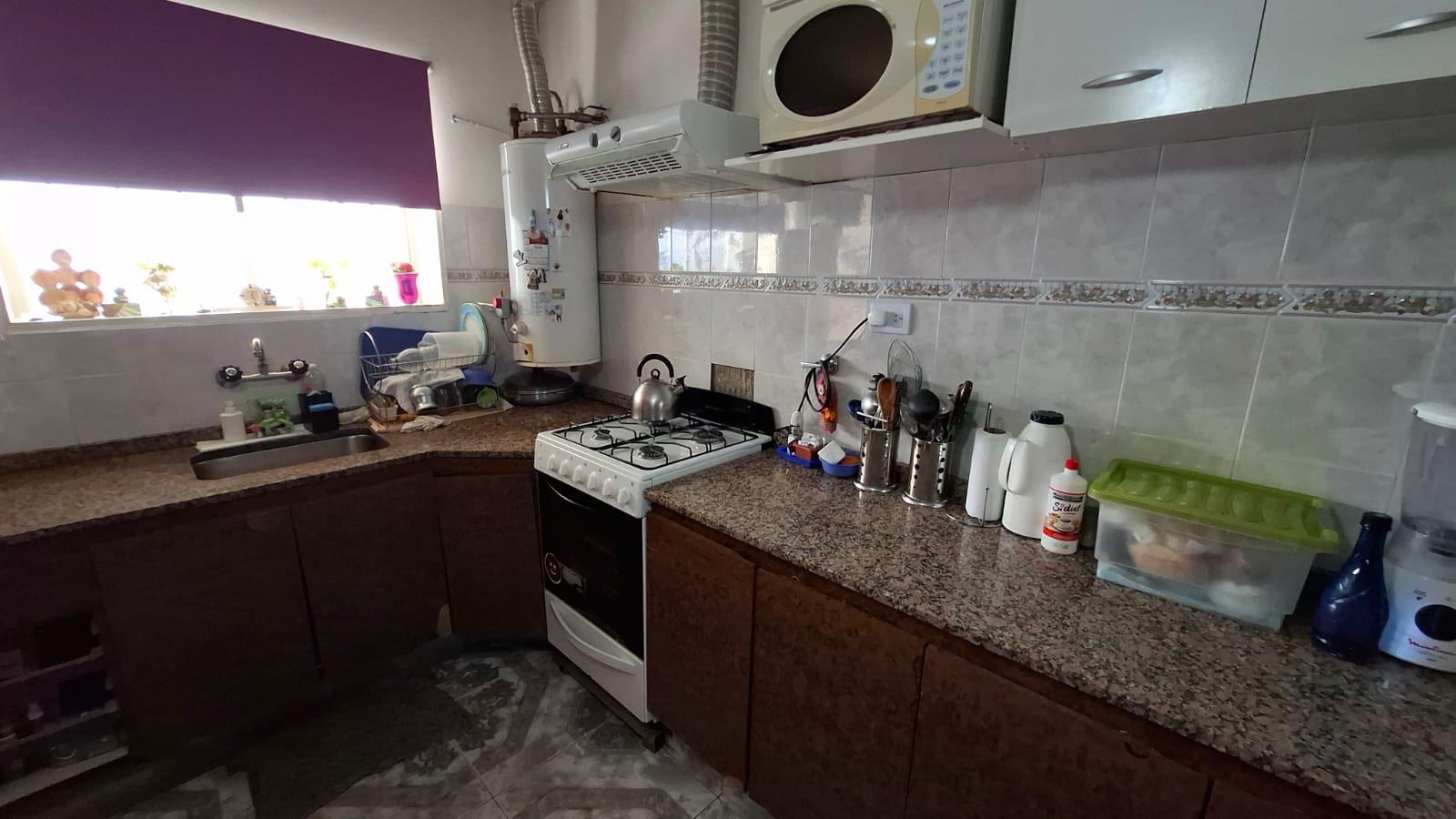 CASA A RESTAURAR 2 DORM  DPTO TRASERO - B JERONIMO L. CABRERA